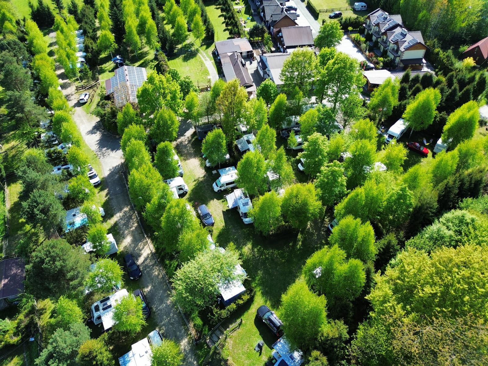 Pole namiotowe — teren i prywatność